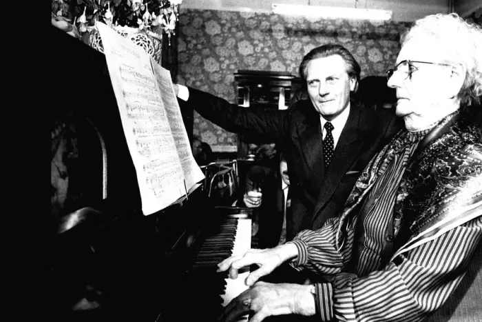 Framed Print : Michael Heseltine is reunited with his former music teacher, Sarah Jane Simpson Framed Print : Michael Heseltine is reunited with his former music teacher, Sarah Jane Simpson