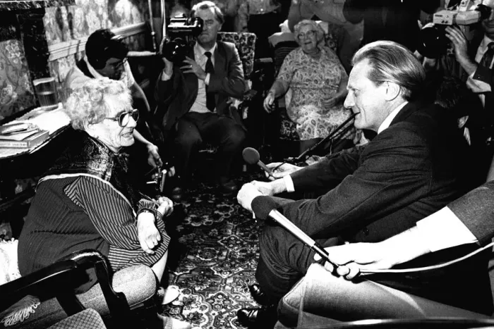 Framed Print : Michael Heseltine is reunited with his former music teacher, Sarah Jane Simpson Framed Print : Michael Heseltine is reunited with his former music teacher, Sarah Jane Simpson