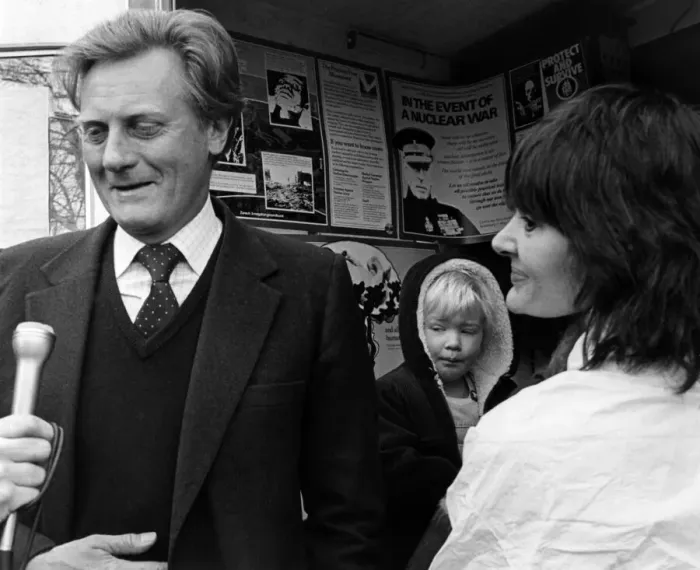 Framed Print : Michael Heseltine, Secretary of State for Defence, pictured with peace campaigners Framed Print : Michael Heseltine, Secretary of State for Defence, pictured with peace campaigners