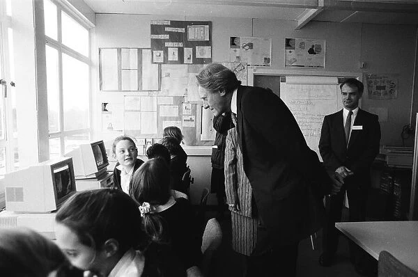 Michael Heseltine visits Chiltern Edge School, Sonning Common. 15th February 1991