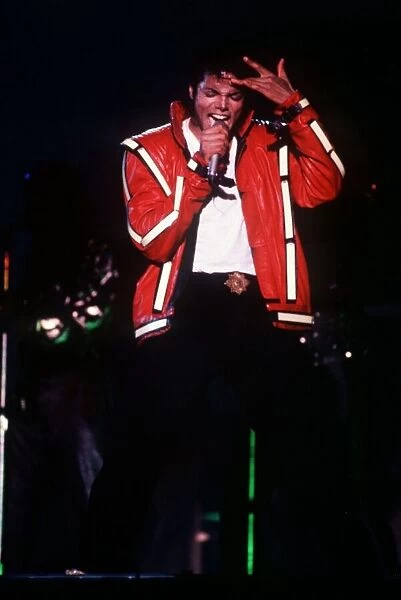 Michael Jackson concert Tokyo Japan red jacket hand on head singing microphone 1987