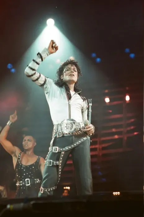 Framed Print : Michael Jackson in concert at Wembley performing in front of HRH Diana Princess of Wales