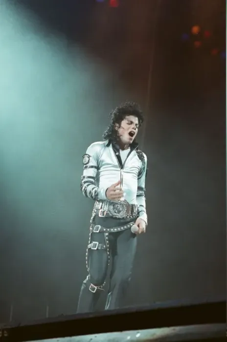 Framed Print : Michael Jackson in concert at Wembley performing in front of HRH Diana Princess of Wales Framed Print : Michael Jackson in concert at Wembley performing in front of HRH Diana Princess of Wales