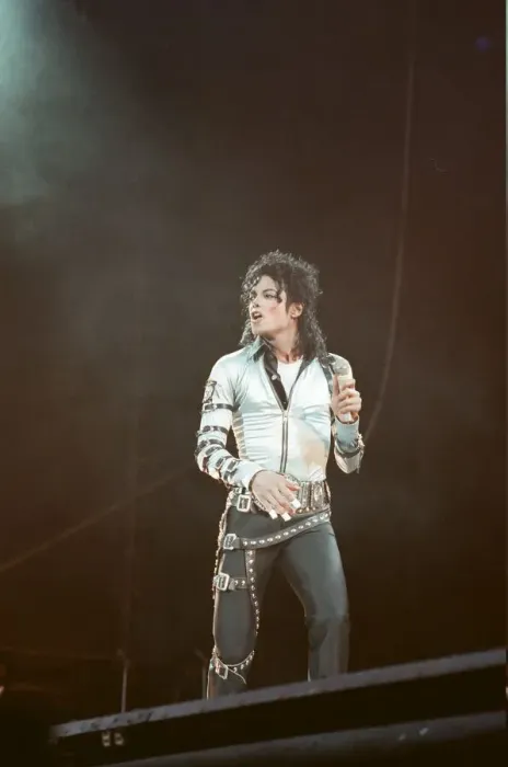 Framed Print : Michael Jackson in concert at Wembley performing in front of HRH Diana Princess of Wales