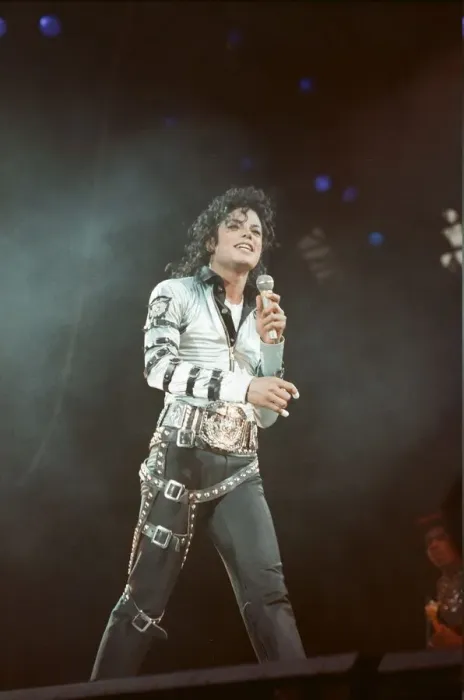 Framed Print : Michael Jackson in concert at Wembley performing in front of HRH Diana Princess of Wales