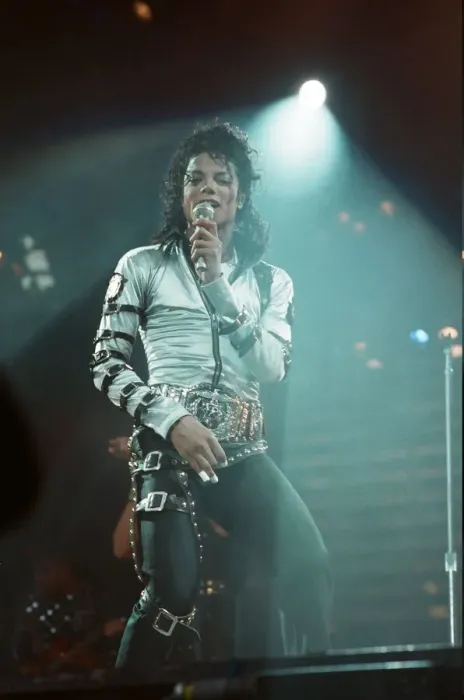 Framed Print : Michael Jackson in concert at Wembley performing in front of HRH Diana Princess of Wales Framed Print : Michael Jackson in concert at Wembley performing in front of HRH Diana Princess of Wales