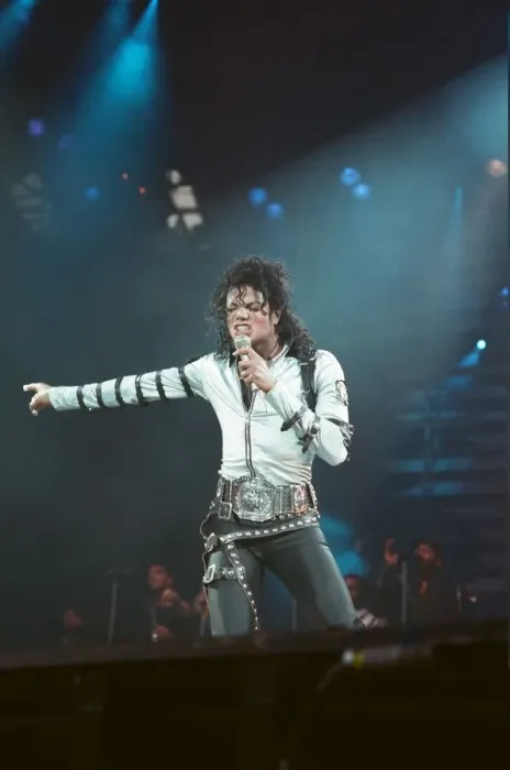 Framed Print : Michael Jackson in concert at Wembley performing in front of HRH Diana Princess of Wales Framed Print : Michael Jackson in concert at Wembley performing in front of HRH Diana Princess of Wales