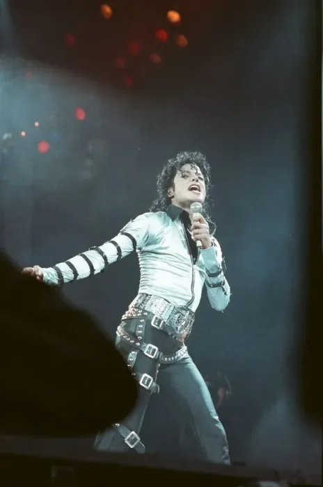 Framed Print : Michael Jackson in concert at Wembley performing in front of HRH Diana Princess of Wales Framed Print : Michael Jackson in concert at Wembley performing in front of HRH Diana Princess of Wales