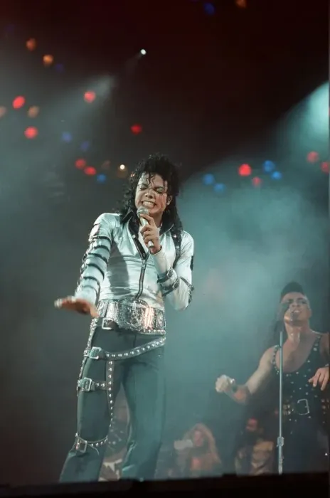 Framed Print : Michael Jackson in concert at Wembley performing in front of HRH Diana Princess of Wales Framed Print : Michael Jackson in concert at Wembley performing in front of HRH Diana Princess of Wales