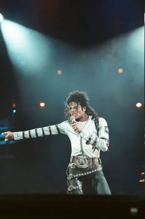 Framed Print : Michael Jackson in concert at Wembley performing in front of HRH Diana Princess of Wales Framed Print : Michael Jackson in concert at Wembley performing in front of HRH Diana Princess of Wales