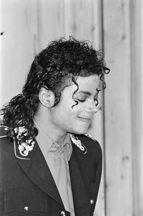 Framed Print : Michael Jackson, pictured in 1988, in London where he is entered into The Guinness World Framed Print : Michael Jackson, pictured in 1988, in London where he is entered into The Guinness World