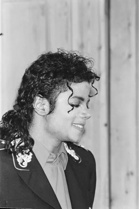Framed Print : Michael Jackson, pictured in 1988, in London where he is entered into The Guinness World Framed Print : Michael Jackson, pictured in 1988, in London where he is entered into The Guinness World