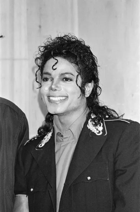 Framed Print : Michael Jackson, pictured in 1988, in London where he is entered into The Guinness World Framed Print : Michael Jackson, pictured in 1988, in London where he is entered into The Guinness World
