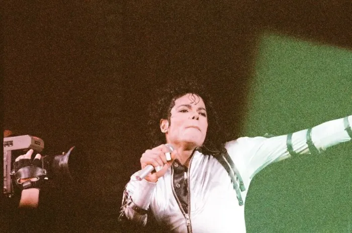 Framed Print : Michael Jackson seen here in concert at Milton Keynes. 10th September 1988 Framed Print : Michael Jackson seen here in concert at Milton Keynes. 10th September 1988