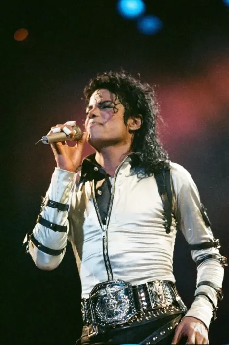 Framed Print : Michael Jackson seen here in concert at Milton Keynes. 10th September 1988 Framed Print : Michael Jackson seen here in concert at Milton Keynes. 10th September 1988