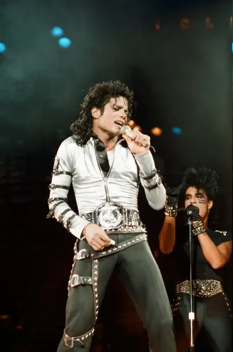 Framed Print : Michael Jackson seen here in concert at Milton Keynes. 10th September 1988 Framed Print : Michael Jackson seen here in concert at Milton Keynes. 10th September 1988