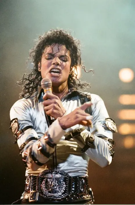Framed Print : Michael Jackson seen here in concert at Milton Keynes. 10th September 1988 Framed Print : Michael Jackson seen here in concert at Milton Keynes. 10th September 1988