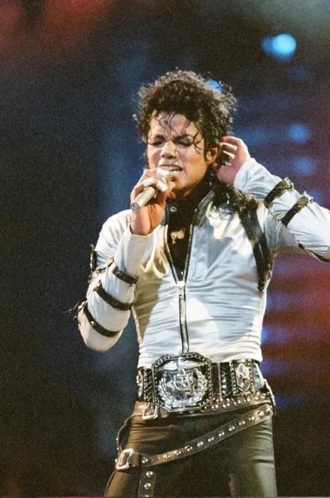 Framed Print : Michael Jackson seen here in concert at Milton Keynes. 10th September 1988 Framed Print : Michael Jackson seen here in concert at Milton Keynes. 10th September 1988