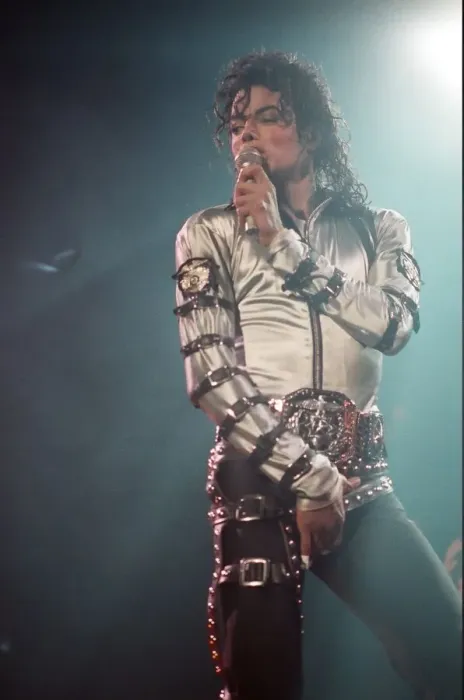 Framed Print : Michael Jackson seen here in concert at Wembley. 26th August 1988 Framed Print : Michael Jackson seen here in concert at Wembley. 26th August 1988