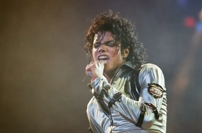 Framed Print : Michael Jackson seen here in concert at Wembley. 26th August 1988 Framed Print : Michael Jackson seen here in concert at Wembley. 26th August 1988