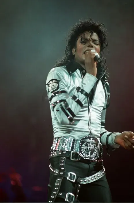 Framed Print : Michael Jackson can be seen performing on stage at Wembley during the Bad concert tour Framed Print : Michael Jackson can be seen performing on stage at Wembley during the Bad concert tour