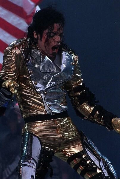 Michael Jackson Singer May 1997 Singing on stage in concert