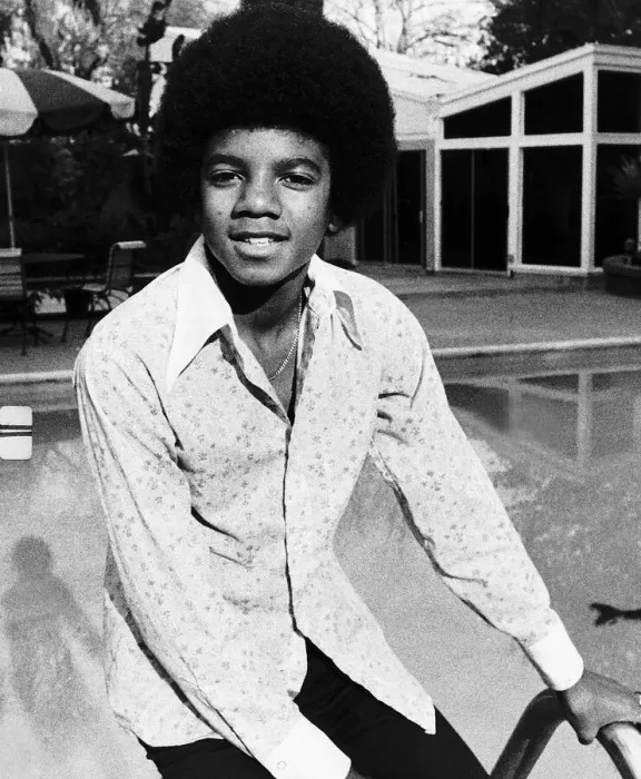 Framed Print : Michael Jackson Singer sitting on the edge of swimming pool circa 1975