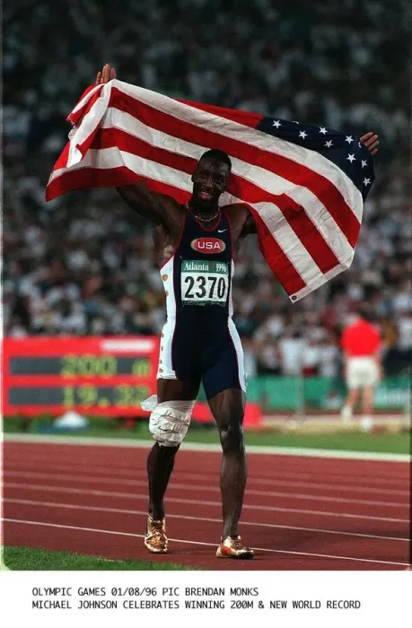 Framed Print : Michael Johnson American athlete celebrates winning the 200m final Framed Print : Michael Johnson American athlete celebrates winning the 200m final