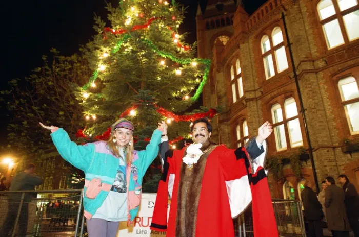 Framed Print : Michaela Strachan switches on the Christmas lights at Broad Street Mall, Reading