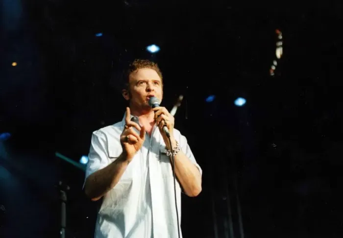 Framed Print : Mick Hucknall of Simply Red at Cardiff Castle - 26th July 1999 - Western Mail