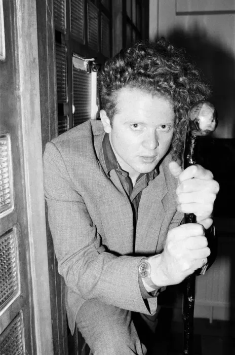 Framed Print : Mick Hucknall, singer with Simply Red. 28th May 1986 Framed Print : Mick Hucknall, singer with Simply Red. 28th May 1986