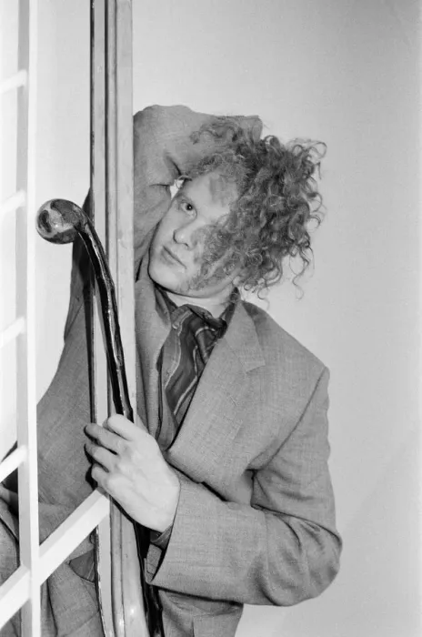 Framed Print : Mick Hucknall, singer with Simply Red. 28th May 1986 Framed Print : Mick Hucknall, singer with Simply Red. 28th May 1986