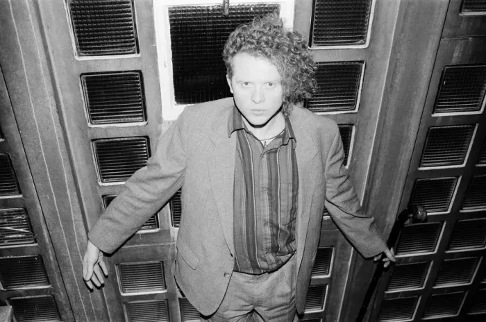 Framed Print : Mick Hucknall, singer with Simply Red. 28th May 1986 Framed Print : Mick Hucknall, singer with Simply Red. 28th May 1986