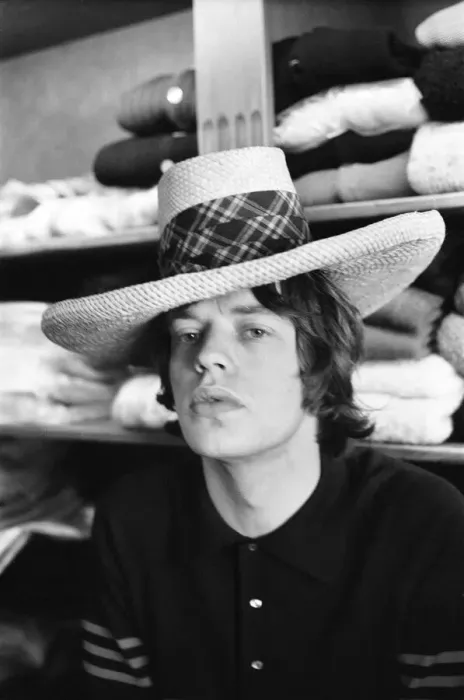 Framed Print : Mick Jagger on the morning of 4 June 1964 when The Rolling Stones were taken shopping by