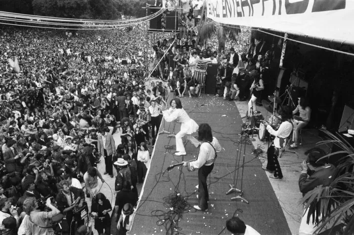 Framed Print : Mick Jagger sings on stage at a free Rolling Stones concert in Hyde Park, London Framed Print : Mick Jagger sings on stage at a free Rolling Stones concert in Hyde Park, London