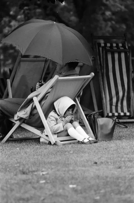 Framed Print : Mid-summers day at St Jamess Park. 4 year old Alison makes her first trip to Framed Print : Mid-summers day at St Jamess Park. 4 year old Alison makes her first trip to