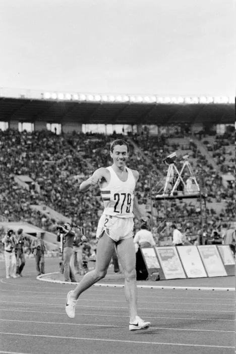 Framed Print : Middle distance runner Steve Ovett celebrates after winning a gold medal in the Men Framed Print : Middle distance runner Steve Ovett celebrates after winning a gold medal in the Men