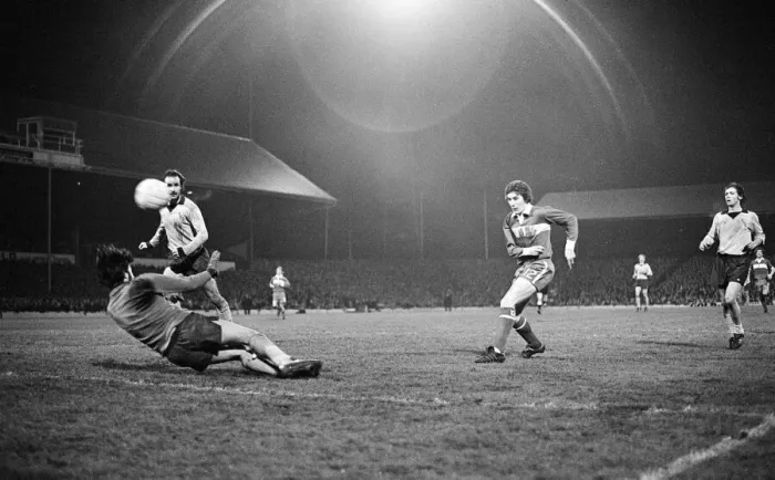 Framed Print : Middlesbrough 1-0 Wycombe Wanderers, FA Cup Replay at Ayresome Park Framed Print : Middlesbrough 1-0 Wycombe Wanderers, FA Cup Replay at Ayresome Park