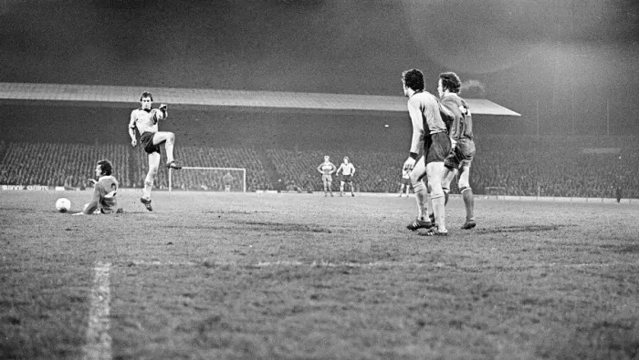 Framed Print : Middlesbrough 1-0 Wycombe Wanderers, FA Cup Replay at Ayresome Park Framed Print : Middlesbrough 1-0 Wycombe Wanderers, FA Cup Replay at Ayresome Park