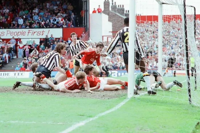 Framed Print : Middlesbrough 1-1 Notts County, League Division Two Play Off 1st Leg match at Ayresome Framed Print : Middlesbrough 1-1 Notts County, League Division Two Play Off 1st Leg match at Ayresome