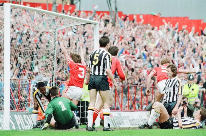 Framed Print : Middlesbrough 1-1 Notts County, League Division Two Play Off 1st Leg match at Ayresome Framed Print : Middlesbrough 1-1 Notts County, League Division Two Play Off 1st Leg match at Ayresome
