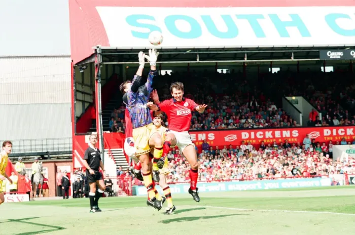 Framed Print : Middlesbrough 2 -0 Burnley Division 1 match held at Ayresome Park. 13th August 1994 Framed Print : Middlesbrough 2 -0 Burnley Division 1 match held at Ayresome Park. 13th August 1994