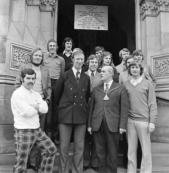Middlesbrough Football players and manager Jack Charlton, meet the Mayor