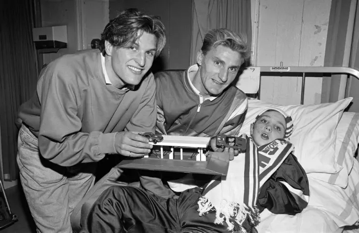 Framed Print : Middlesbrough footballers hand out presents to children at Middlesbrough General Hospital Framed Print : Middlesbrough footballers hand out presents to children at Middlesbrough General Hospital
