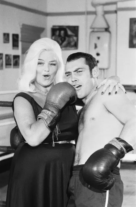 Framed Print : Former Middleweight Champion Alan Minter with singer and Actress Diana Dors at The Thomas Framed Print : Former Middleweight Champion Alan Minter with singer and Actress Diana Dors at The Thomas