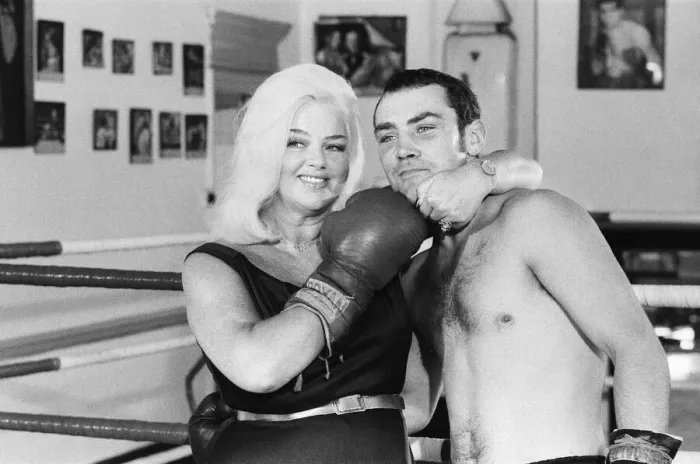 Framed Print : Former Middleweight Champion Alan Minter with singer and Actress Diana Dors at The Thomas Framed Print : Former Middleweight Champion Alan Minter with singer and Actress Diana Dors at The Thomas