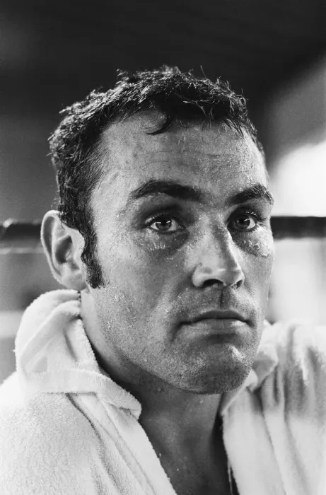 Framed Print : Middleweight Champion Alan Minter training in Jersey ahead of his World Title fight Framed Print : Middleweight Champion Alan Minter training in Jersey ahead of his World Title fight