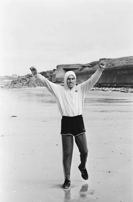 Framed Print : Middleweight Champion Alan Minter training in Jersey ahead of his World Title fight Framed Print : Middleweight Champion Alan Minter training in Jersey ahead of his World Title fight