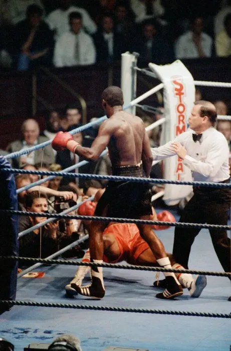 Framed Print : Mike McCallum vs Michael Watson for the WBA middleweight title Framed Print : Mike McCallum vs Michael Watson for the WBA middleweight title