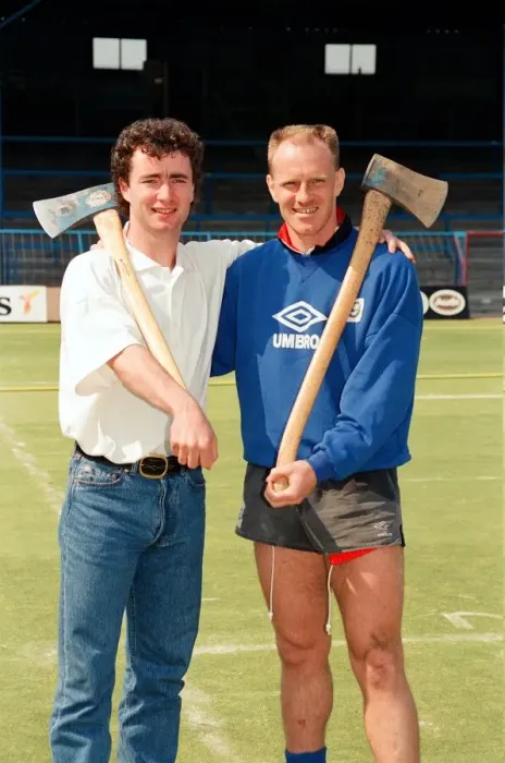 Framed Print : Mike Milligan and Andy Ritchie of Oldham Athletic before the League Cup Final against